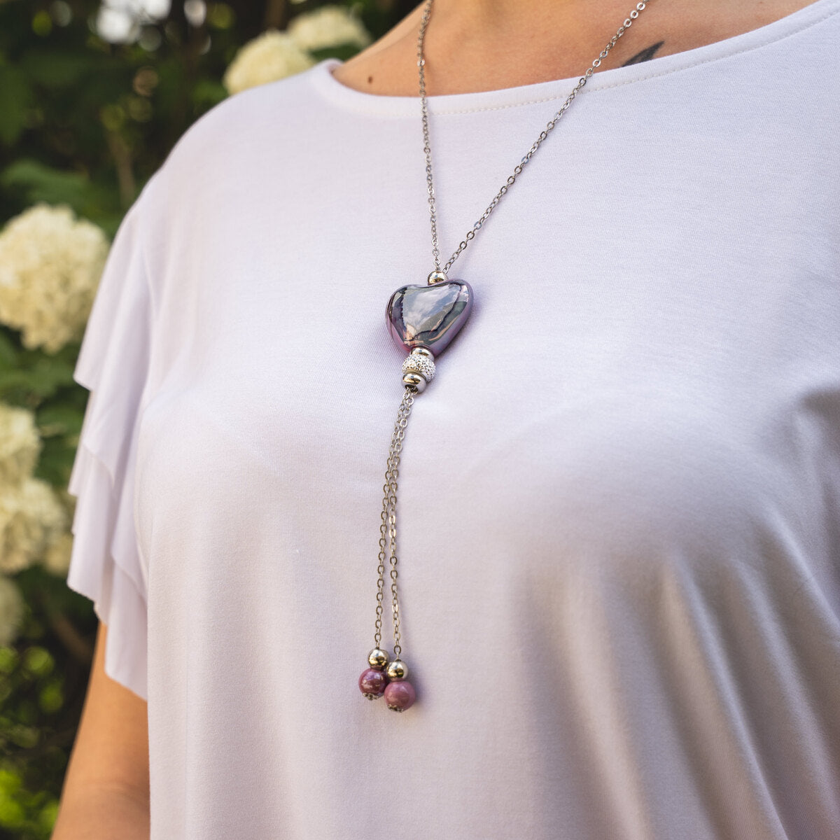 Collana artigianale in ceramica da donna foto indossato