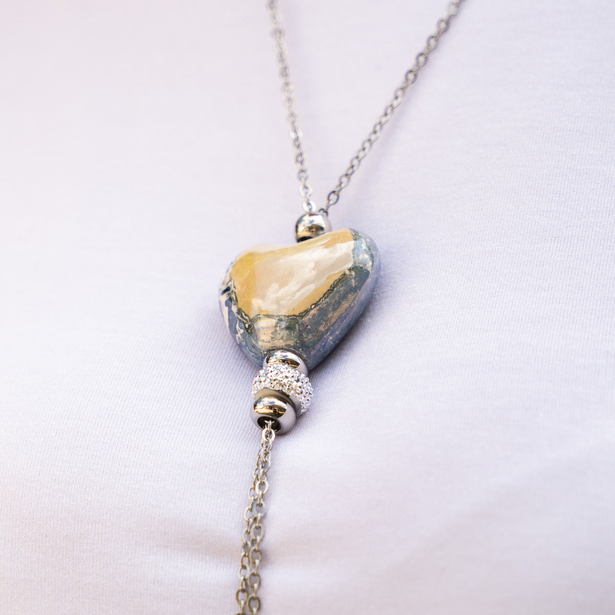 Collana artigianale in ceramica da donna foto dei dettagli