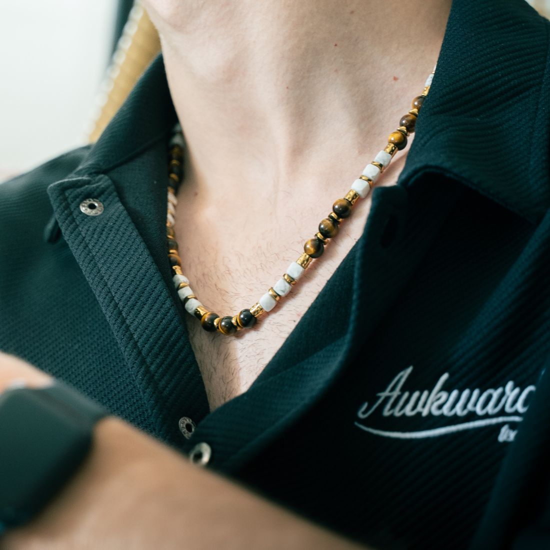 Collana Safari in occhio di tigre marrone e howlite bianca | 8mm | 49cm