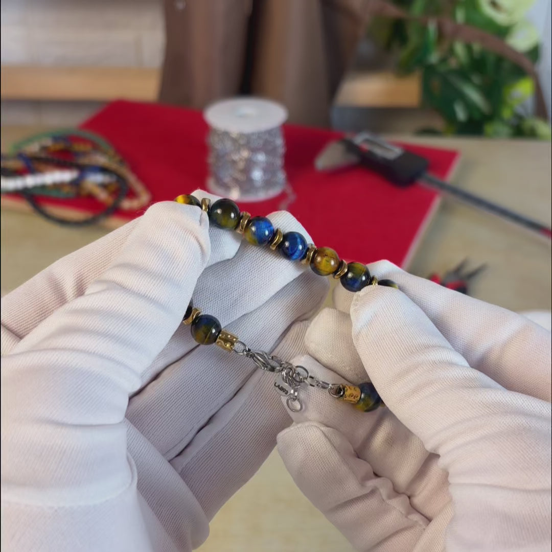 Carica video: Bracciale Adriatico in occhio di tigre ed ematite | 8mm