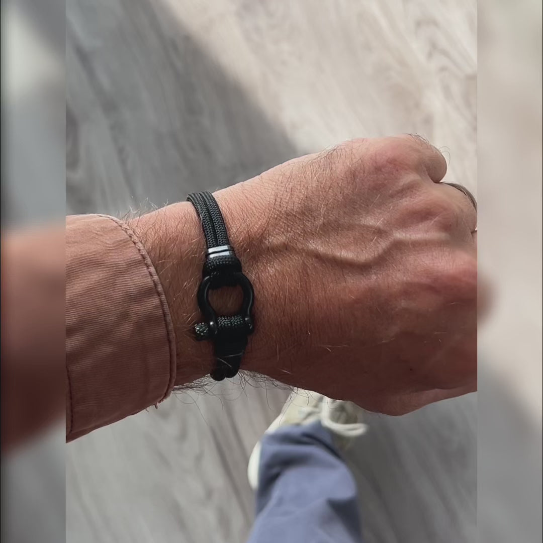 Carica video: Bracciale Titano Tenebre