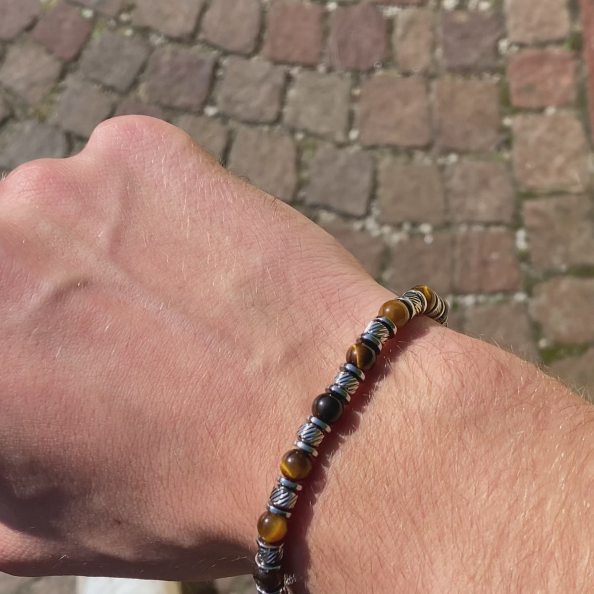 Carica video: Bracciale Terra in occhio di tigre | 6mm