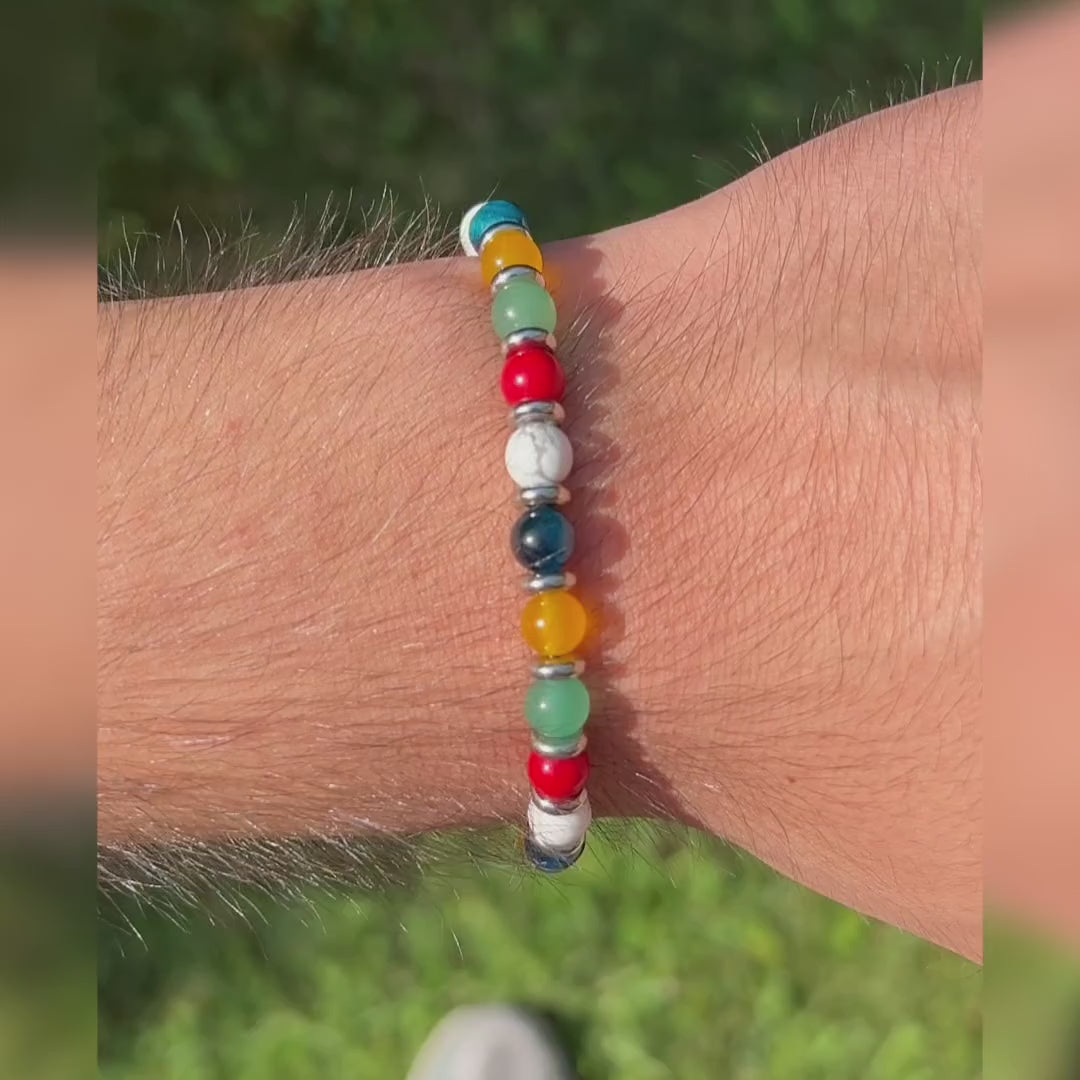 Video laden: Sangria-Armband aus Howlith, Jade, Aventurin, Achat und Tigerauge | 6mm