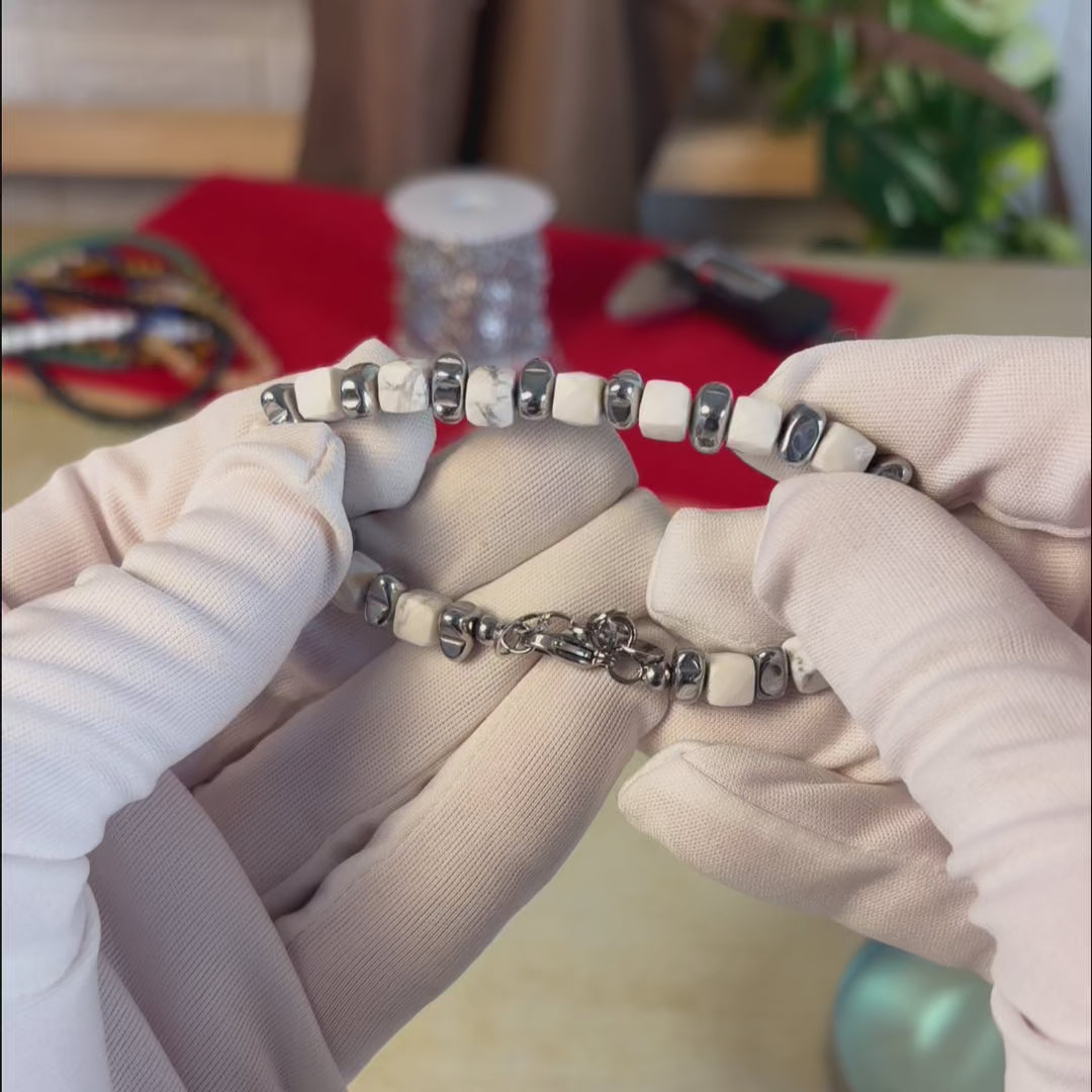 Carica video: Bracciale Carrara in aulite ed ematite | 7mm
