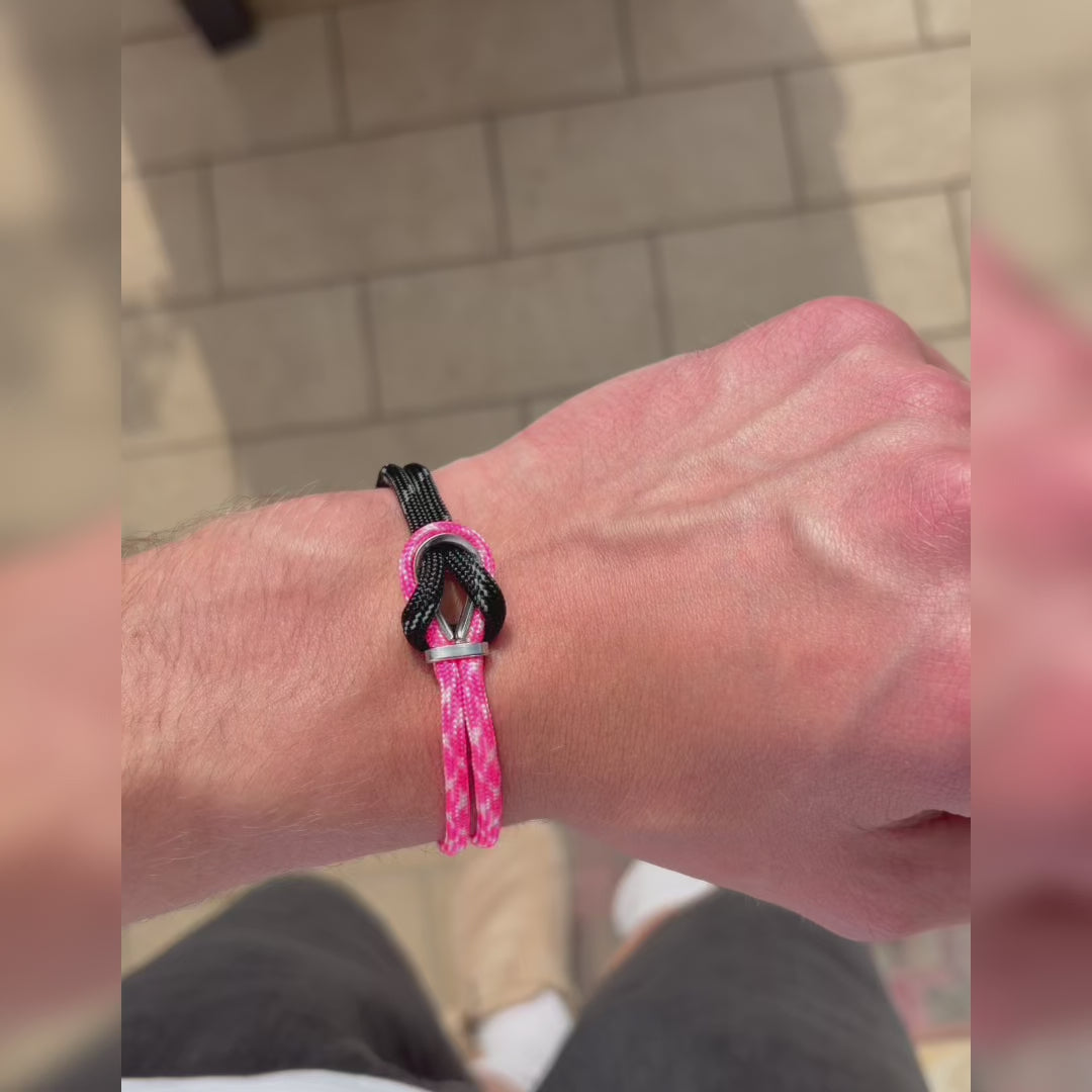 Carica video: Bracciale Portofino Aliseo in paracord rosa e nero indossato al polso, video Lab93Studio