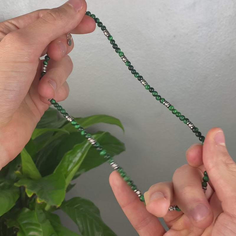Video della Collana Tempra artigianale in occhio di tigre verde, Lab93Studio