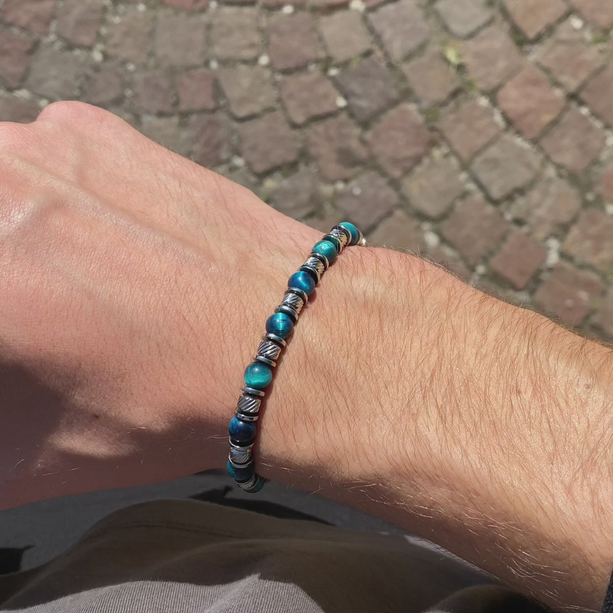 Video laden: Essenza-Armband aus blauem Tigerauge | 6mm
