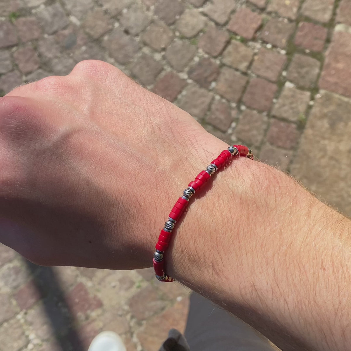 Carica video: Bracciale Aria in agata rossa | 4mm