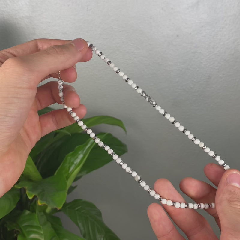 Video della Collana Silenzio artigianale in aulite bianca, Lab93Studio